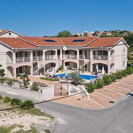 Villa Luka โลปาร์ ภายนอก รูปภาพ
