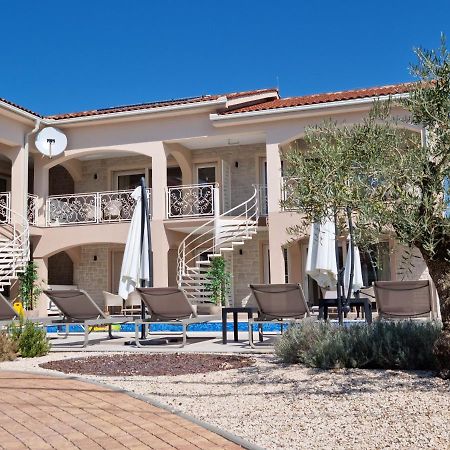 Villa Luka โลปาร์ ภายนอก รูปภาพ