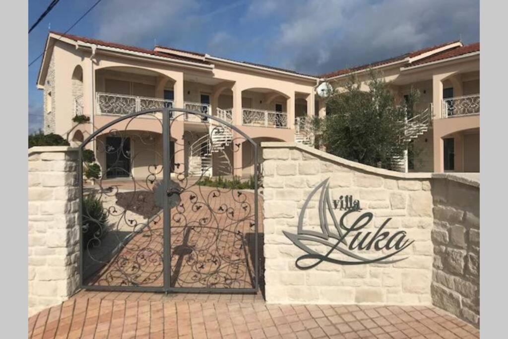 Villa Luka โลปาร์ ภายนอก รูปภาพ
