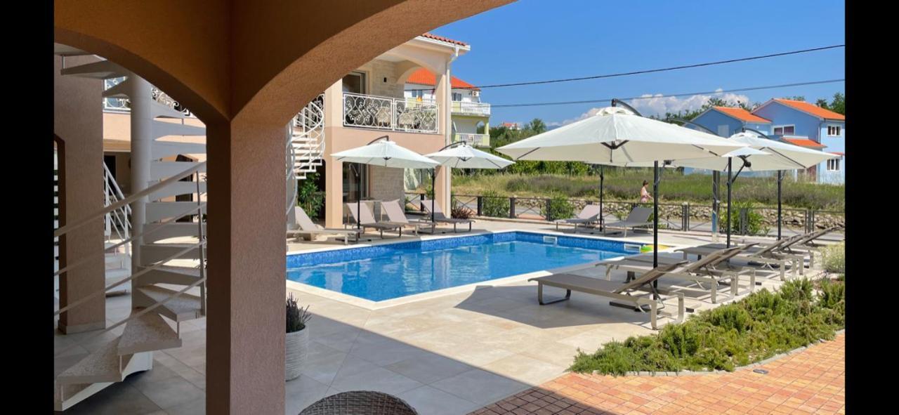 Villa Luka โลปาร์ ภายนอก รูปภาพ
