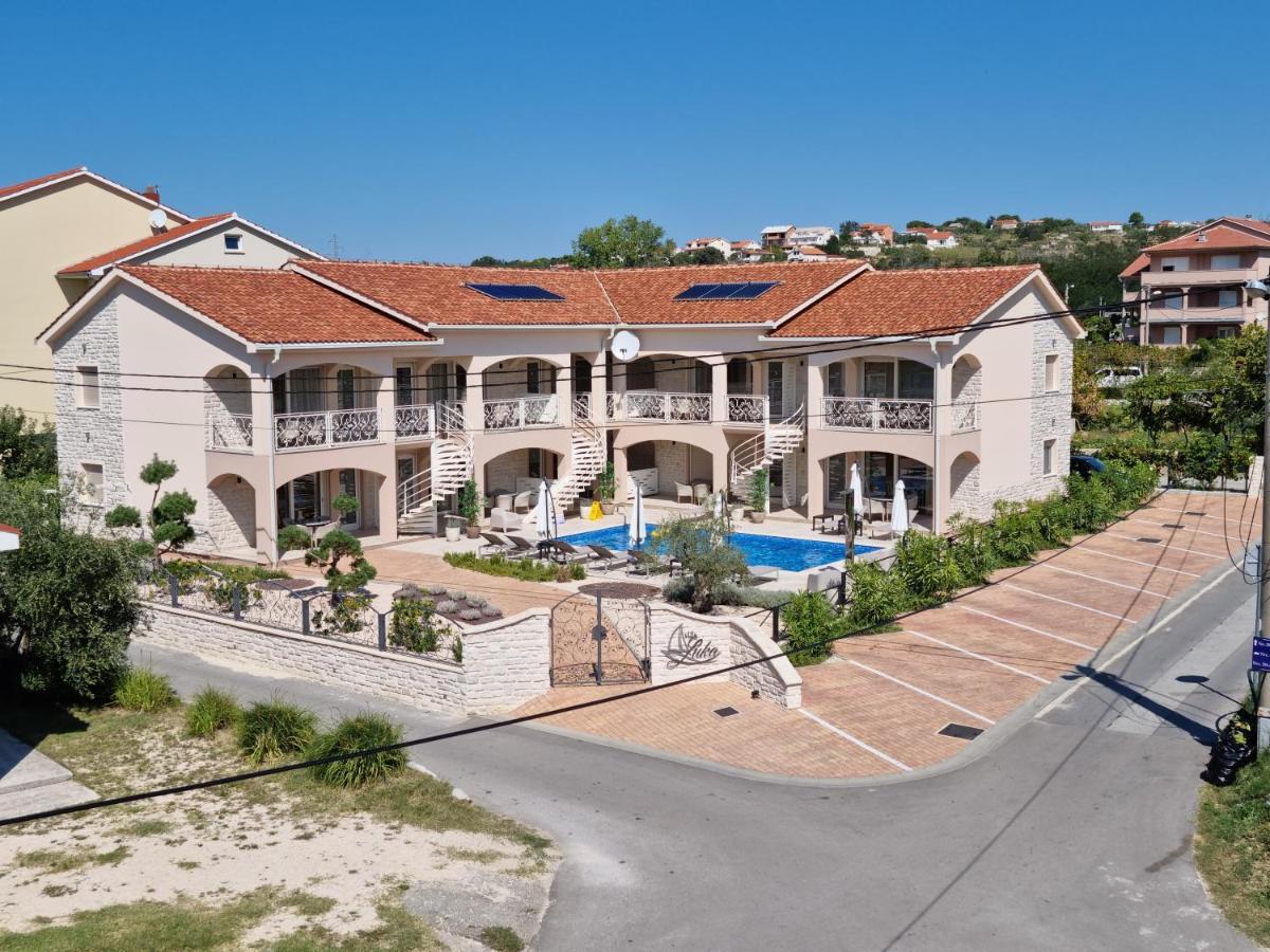 Villa Luka โลปาร์ ภายนอก รูปภาพ