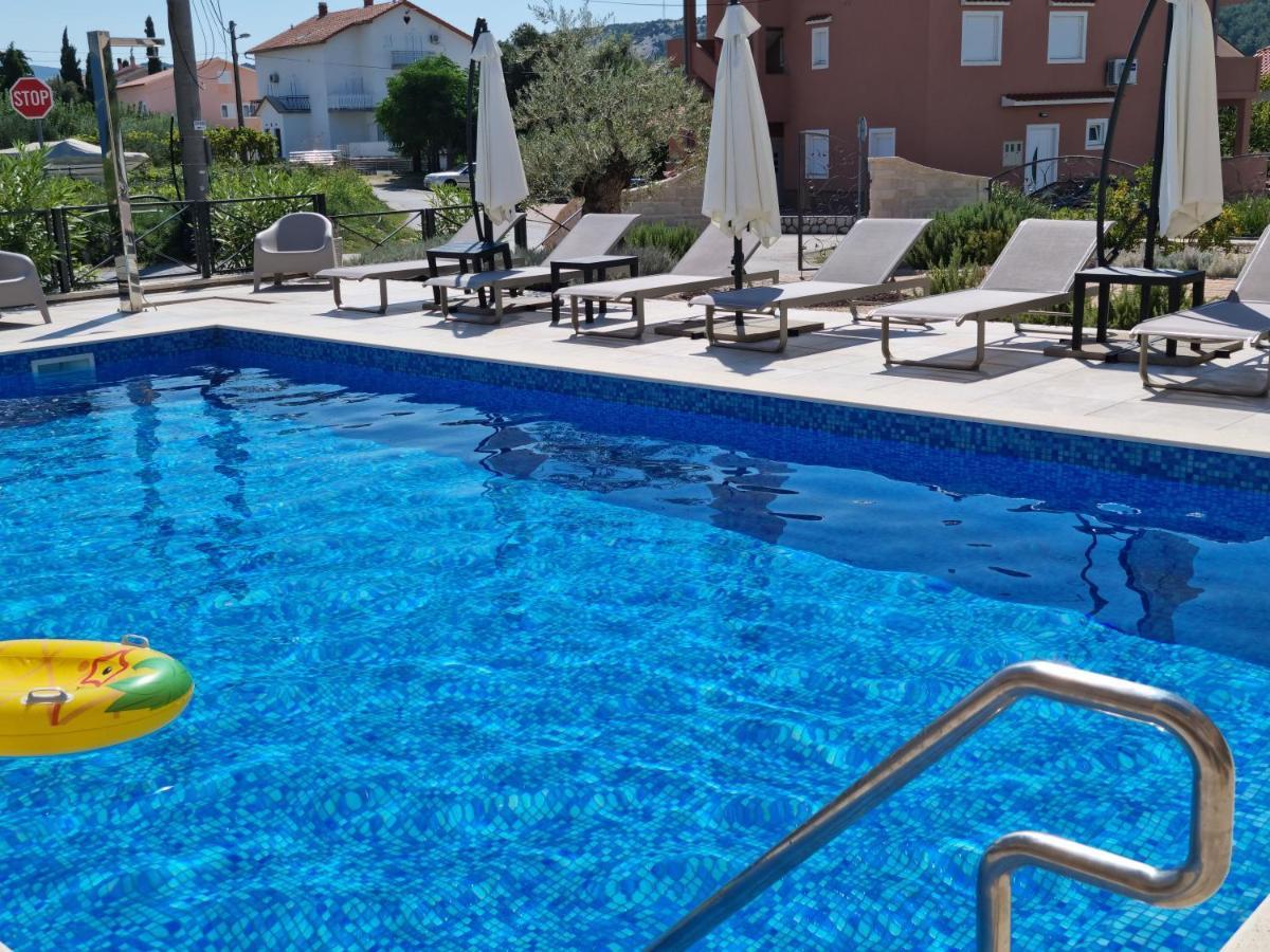 Villa Luka โลปาร์ ภายนอก รูปภาพ