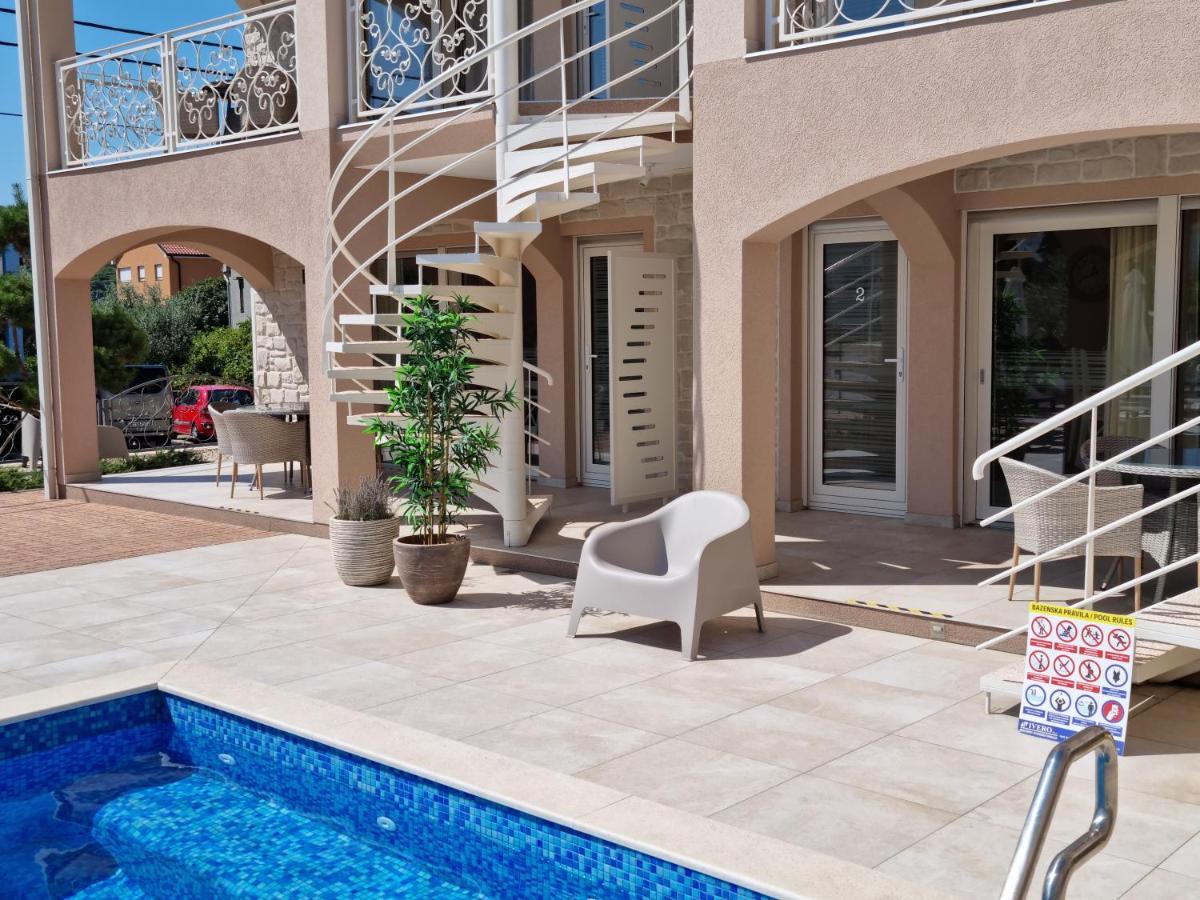 Villa Luka โลปาร์ ภายนอก รูปภาพ