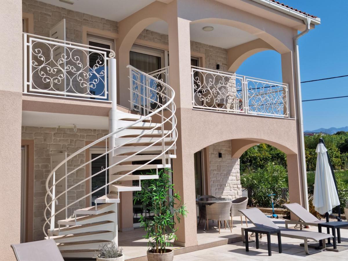 Villa Luka โลปาร์ ภายนอก รูปภาพ