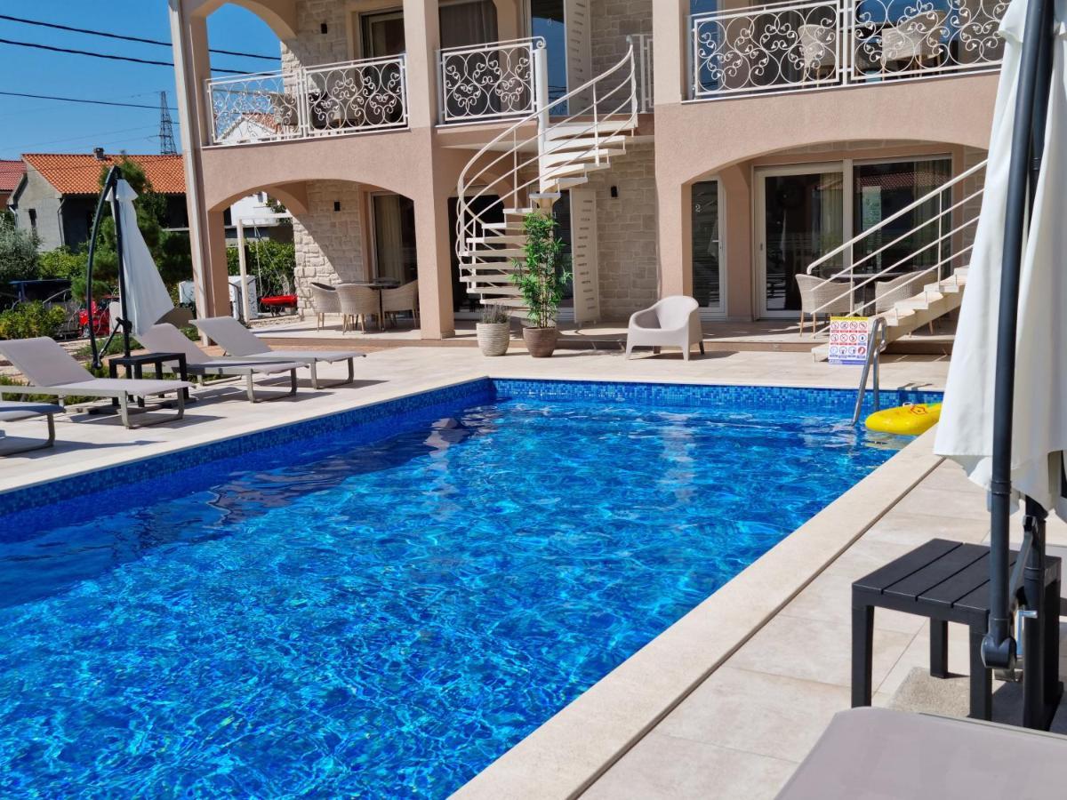 Villa Luka โลปาร์ ภายนอก รูปภาพ